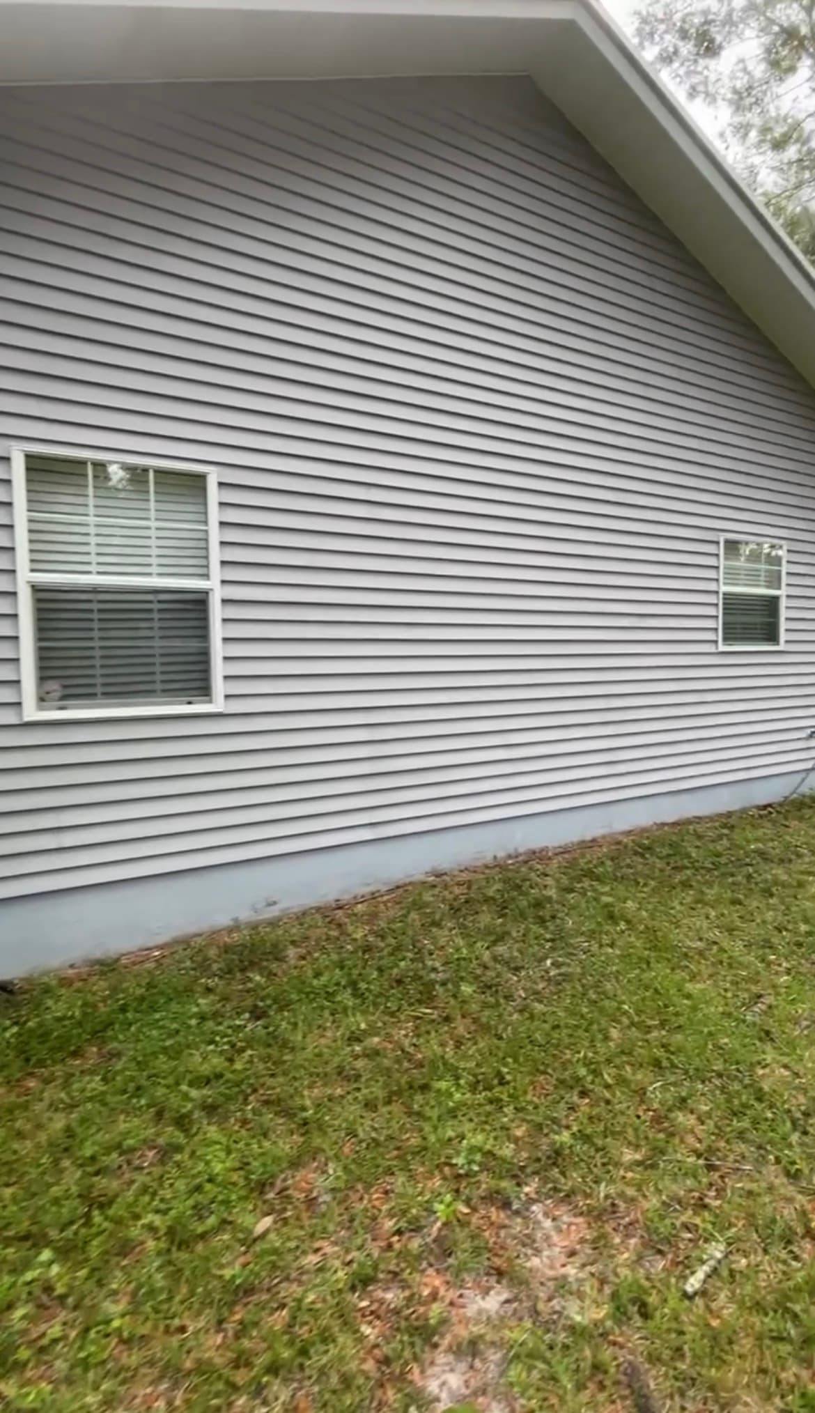 Clean vinyl siding after house washing by Black Lab Power Wash in Brooksville FL